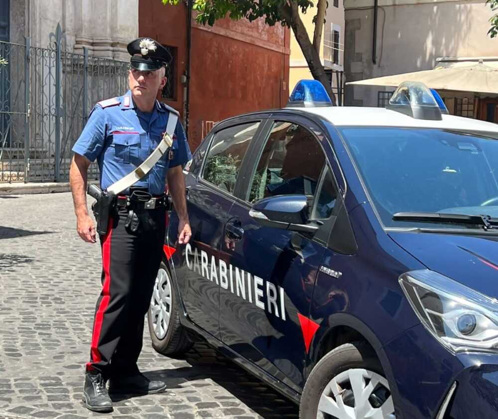 Il Carabiniere autore del salvataggio in piazz