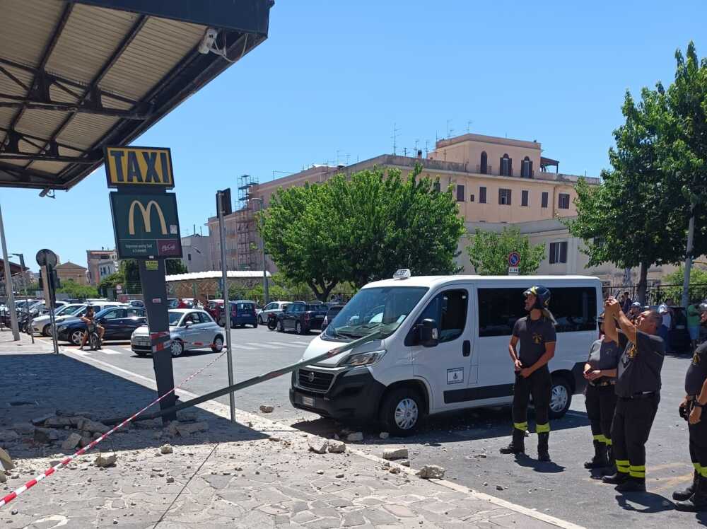 crollo stazione civitavecchia vvf vigili fuoco pompieri