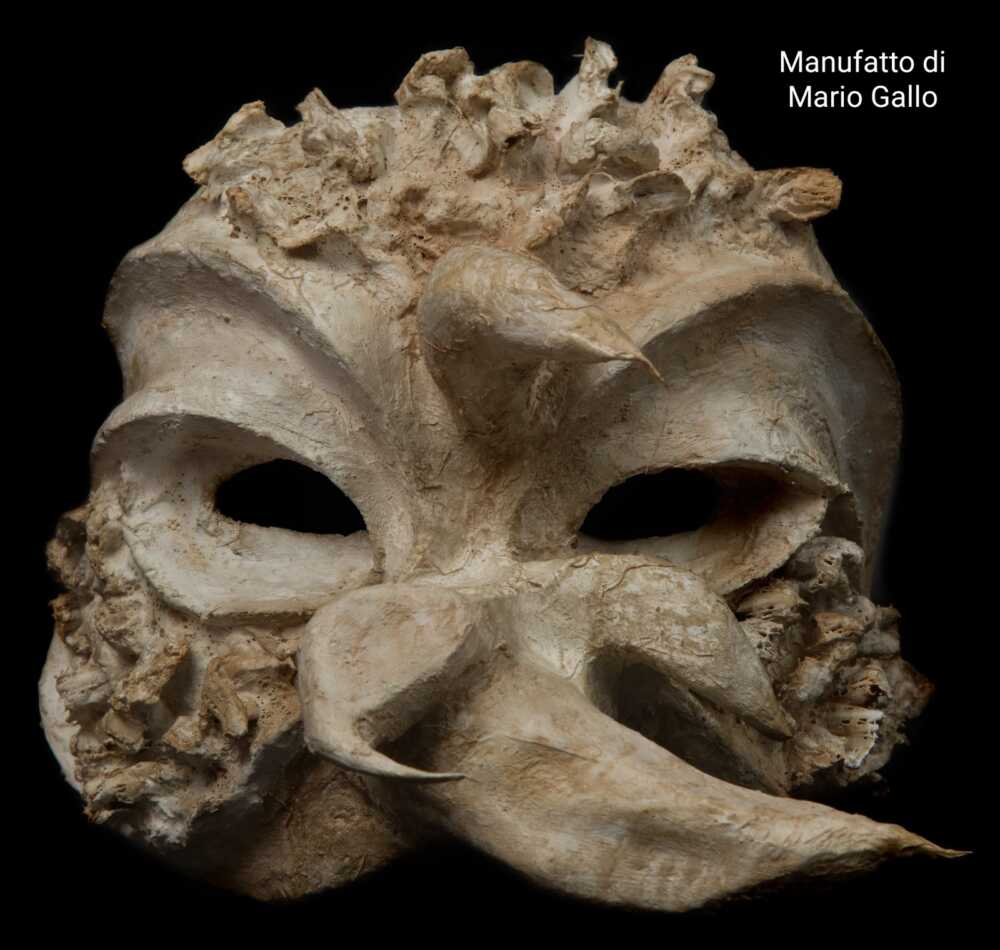maschera teatrale gallo