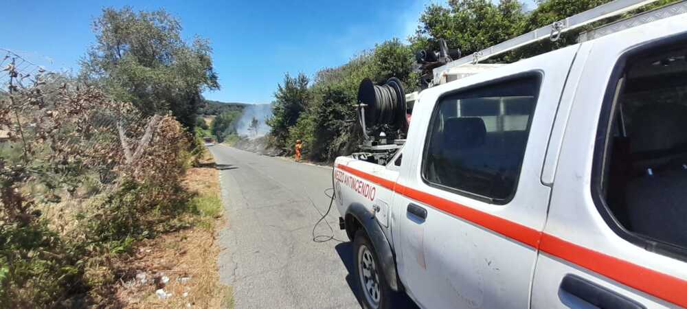 Incendio sul monte Abatone, presenti pompieri e Prociv Cerveteri