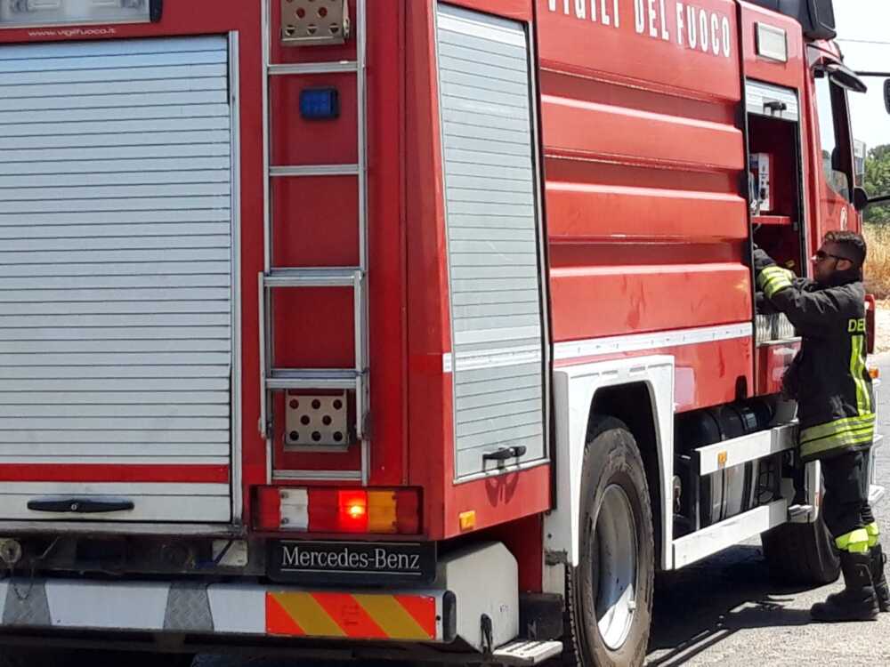 incendio via helsinki ladispoli vigili fuoco vvf pompieri 1