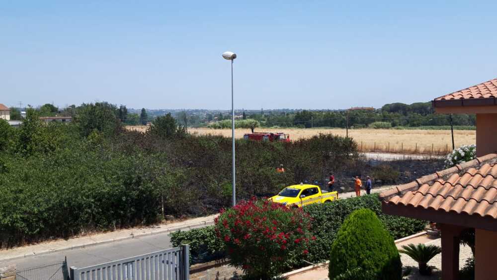 incendio via helsinki ladispoli vigili fuoco vvf pompieri prociv incendio via helsinki ladispoli vigili fuoco vvf pompieri prociv