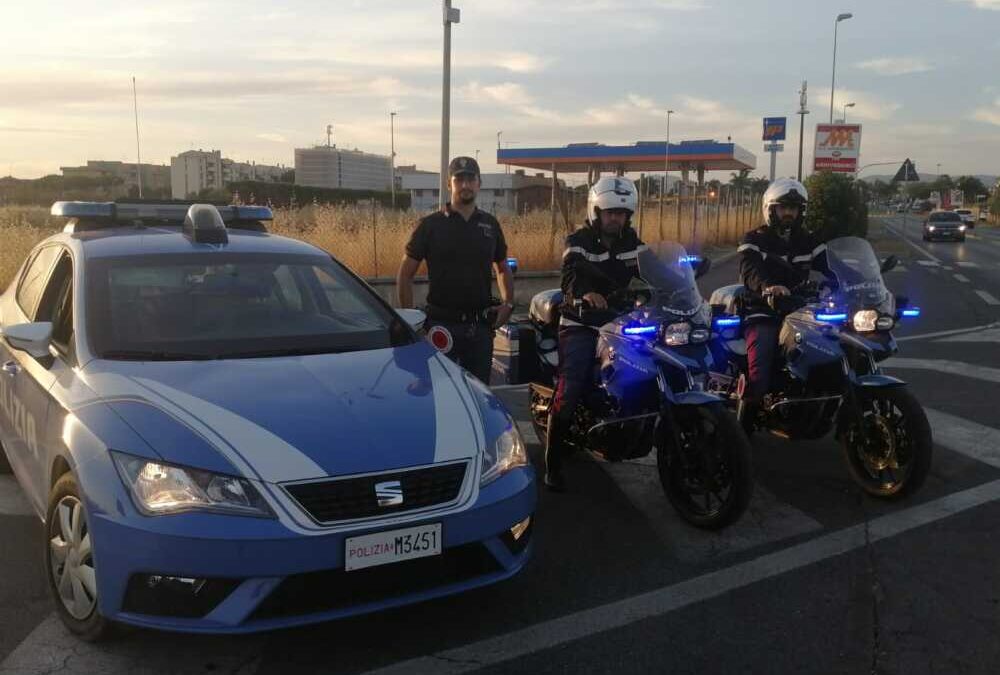 Sfrecciano in via Ancona senza patente su un’auto rubata: nei guai tre giovani di Ladispoli