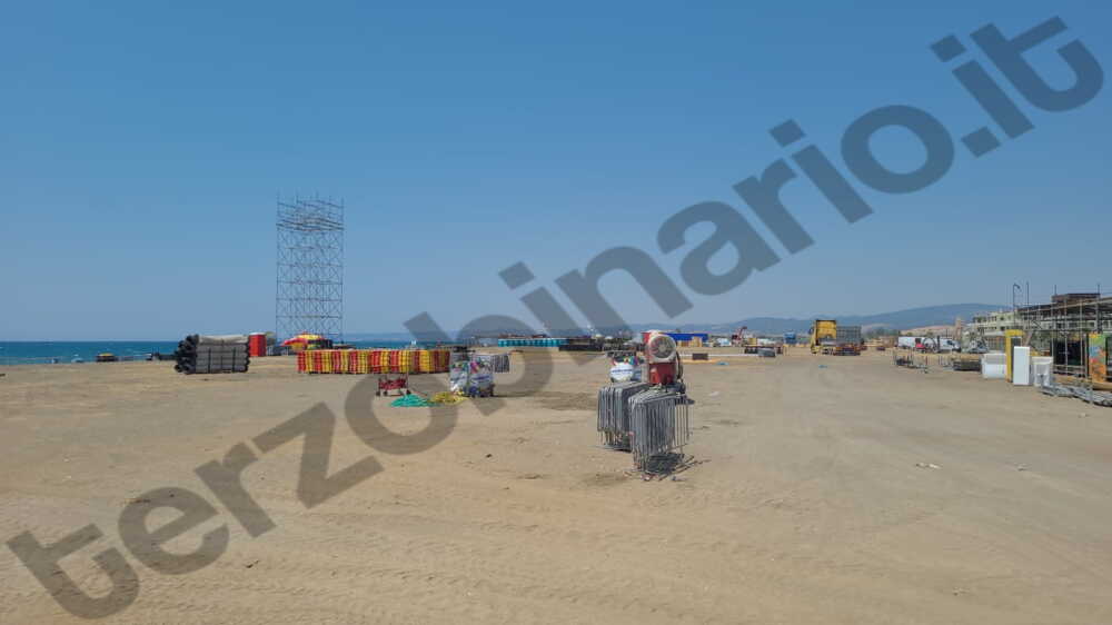 spiaggia campo mare dopo jova beach party ripulita 1