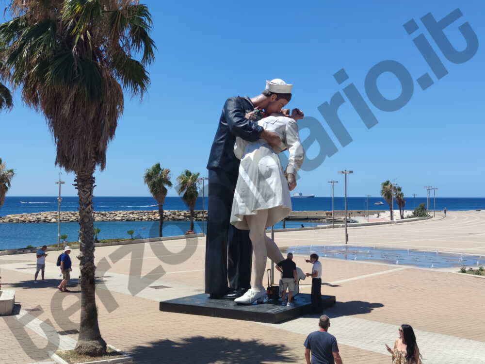 statua bacio 1 statua bacio