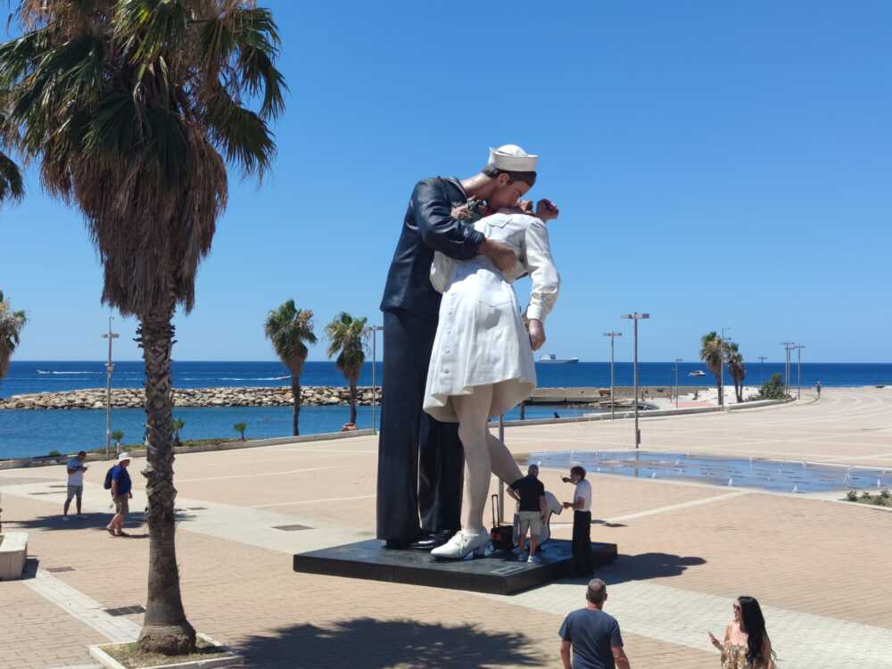 statua bacio