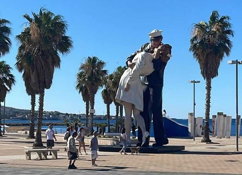 statua bacio civitavecchia (3) statua bacio civitavecchia