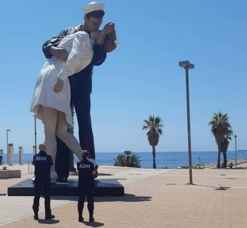 statua bacio dogane statua bacio dogane