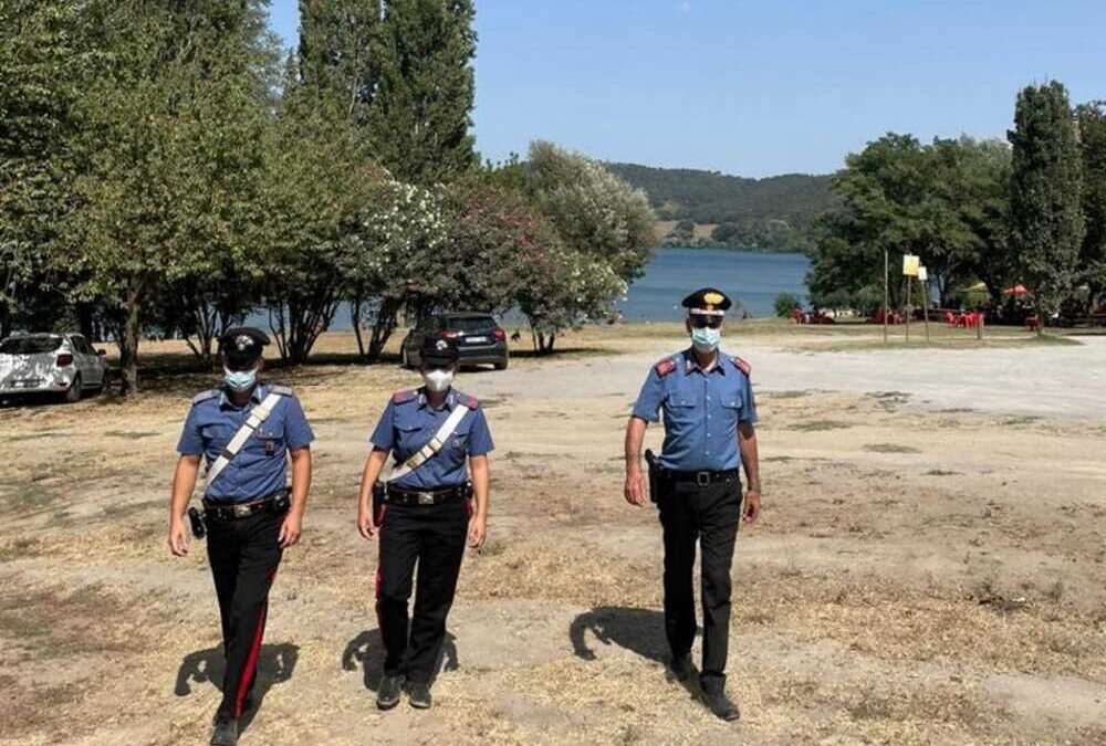 Nudo sul lago di Martignano, aggredisce i Carabinieri: arrestato un livornese 47enne