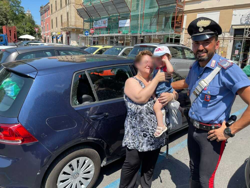 carabinieri monterotondo bimba chiusa in auto 1