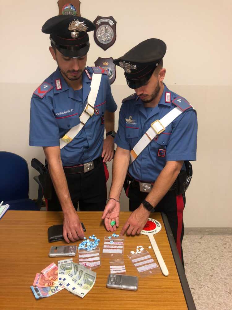 BRACCIANO – La droga sequestrata dai Carabinieri campagnano BRACCIANO - La droga sequestrata dai Carabinieri campagnano