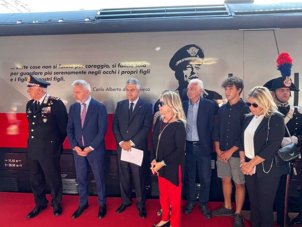 Frecciarossa dedicato al Generale Carlo Alberto dalla Chiesa Comandante Luzi, Ministro Guerini e AD di FS Italiane Ferraris