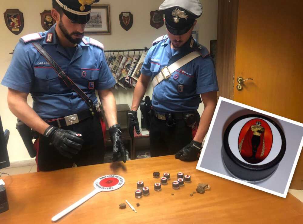 PROVINCIALE – Le dosi di droga con l’effige de L’Uomo Tigre sequestrate dai Carabinieri (1) droga carabinieri roma