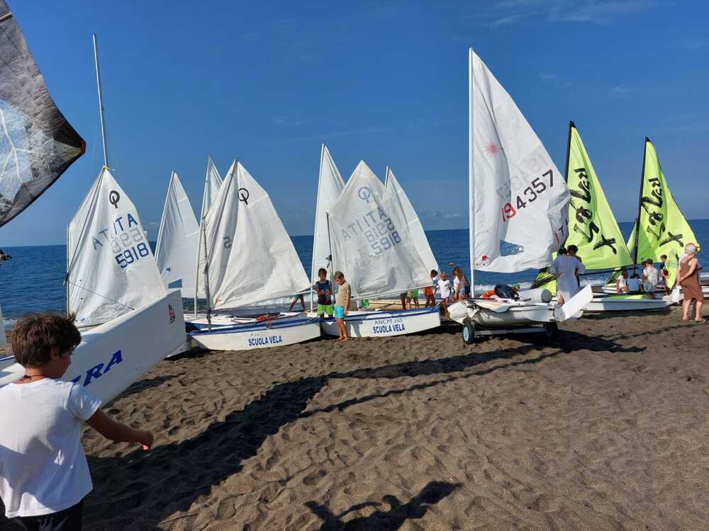 foto gruppo barche scuola vela campo mare (1) foto gruppo barche scuola vela campo mare (1)