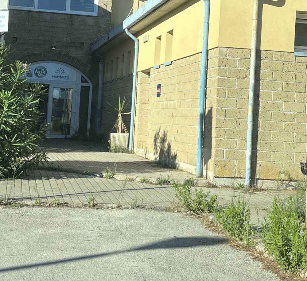 montalto palazzetto sport incuria