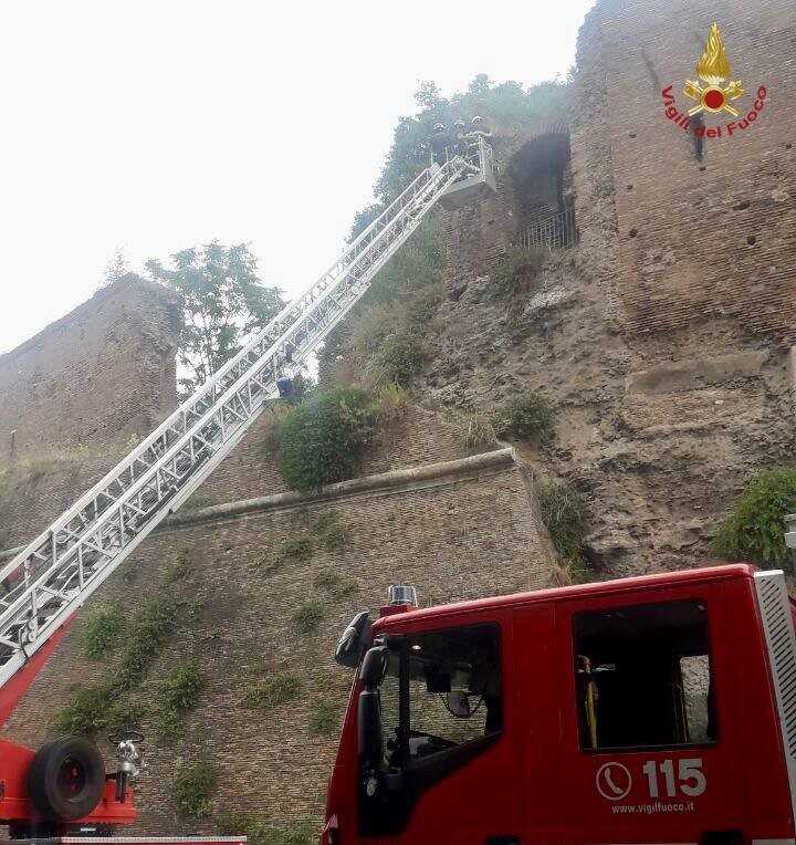 mura aureliane vvf vigili fuoco pompieri