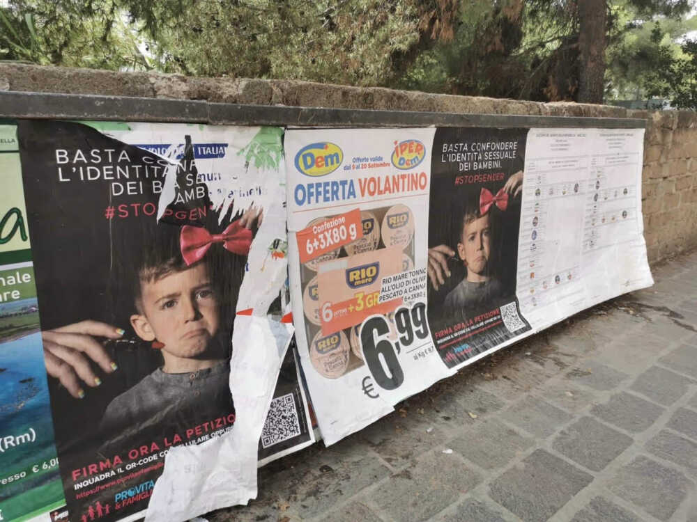 pro vita famiglia manifesti strappati pro vita famiglia manifesti strappati