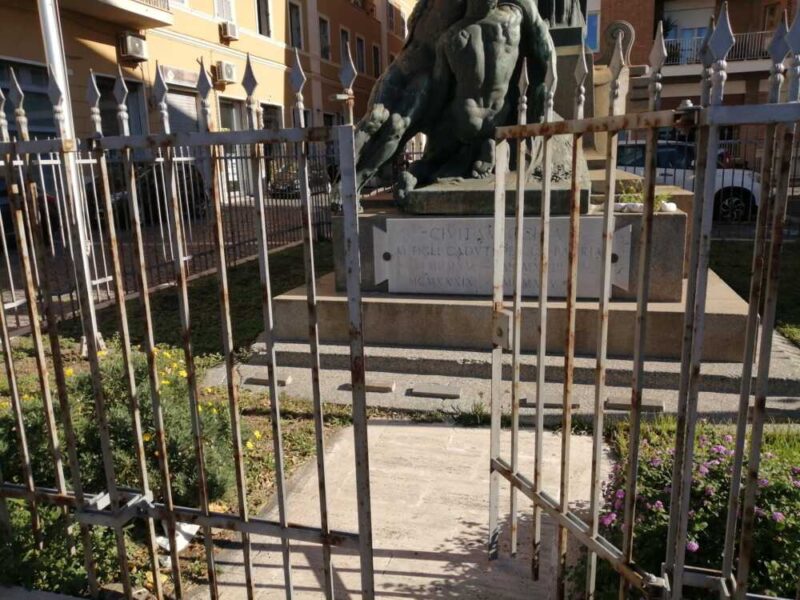 pulizia monumento caduti civitavecchia