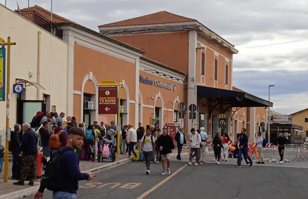 stazione civitavecchia biglietteria turisti croceristi