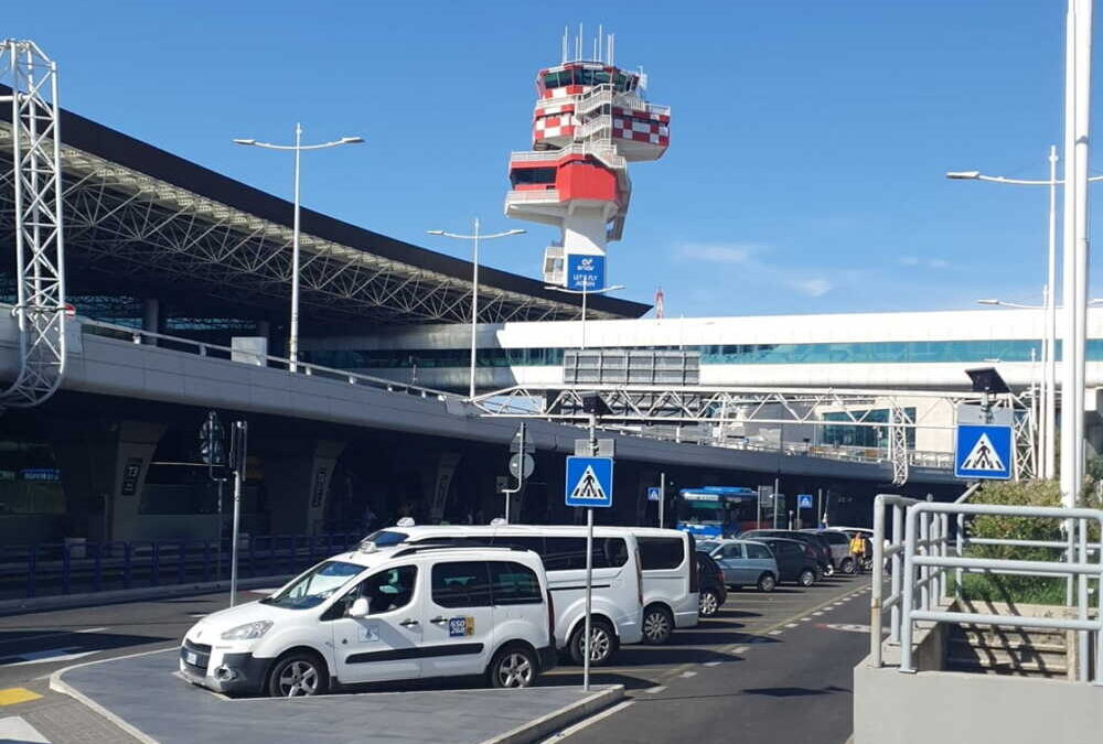 Taxi ed ncc a Fiumicino, incontro fra il comune aeroportuale, Campidoglio e Adr