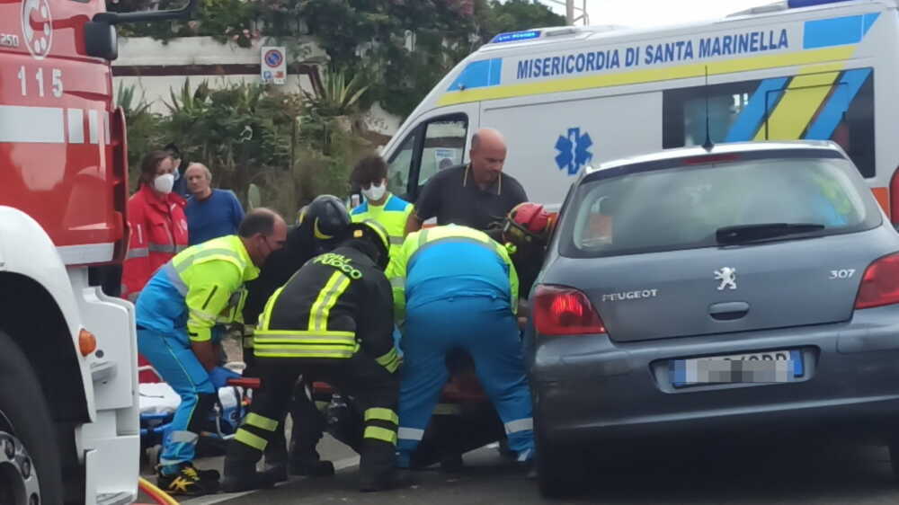 vvf vigili fuoco pompieri incidente ambulanza santa marinella misericordia