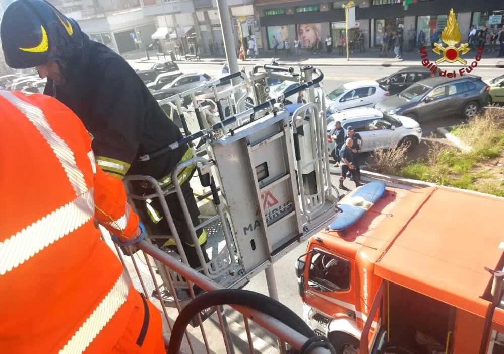 vvf vigili fuoco pompieri autoscala viale libia