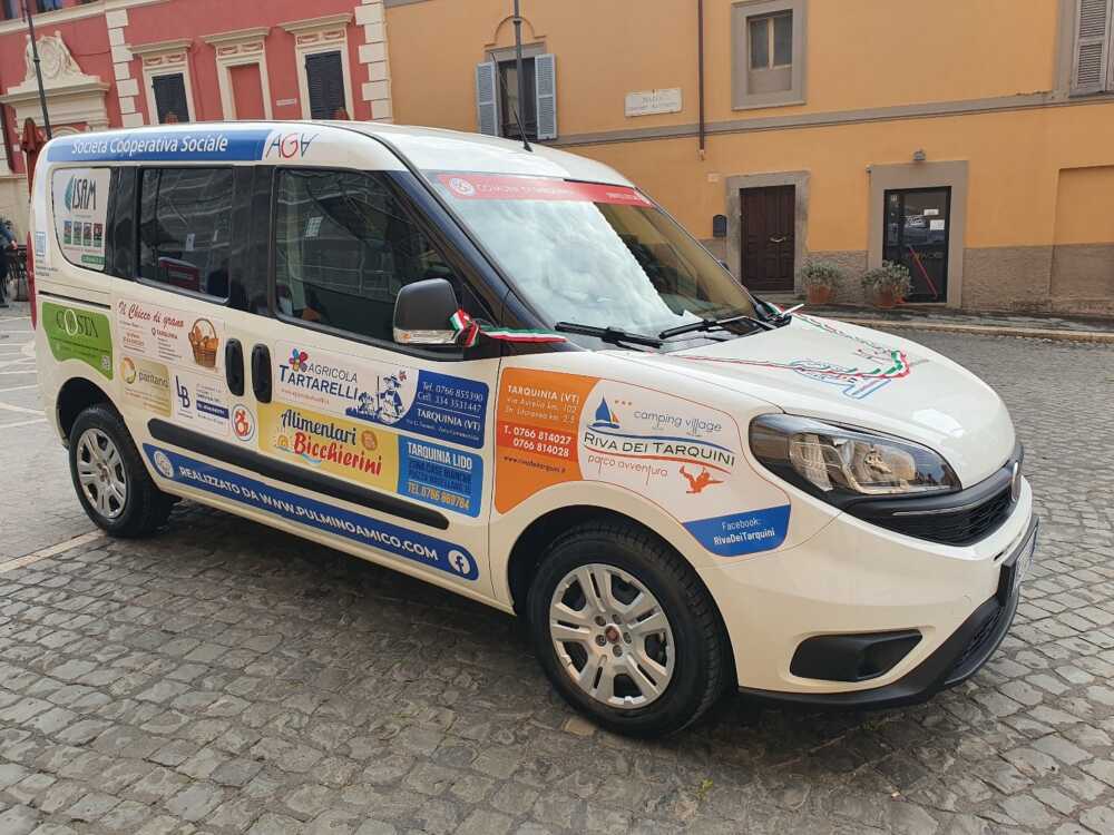 Il nuovo pulmino in dotazione alla cooperativa sociale AGA Il nuovo pulmino in dotazione alla cooperativa sociale AGA