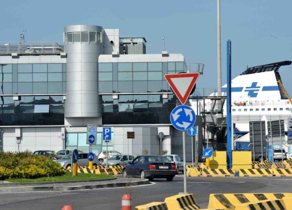 autorità portuale civitavecchia navi molo vespucci