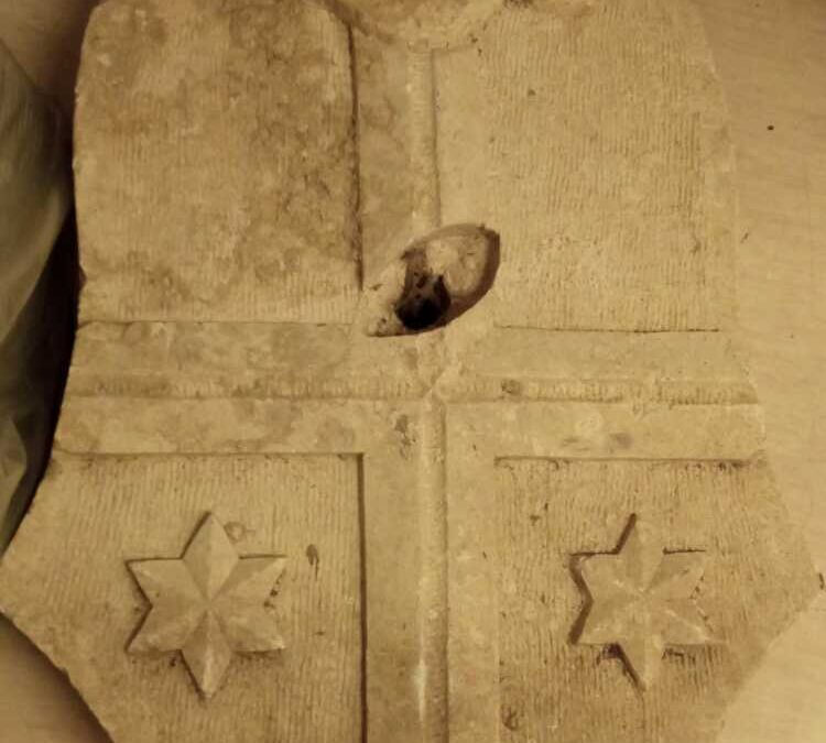 Reperto archeologico lanciato da un’auto a Tuscolano recuperato da Roma Capitale