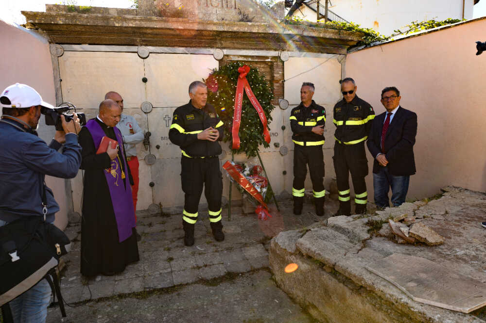 sepolcreto vvf vigili fuoco pompieri civitavecchia don cono quaranta comandante paola