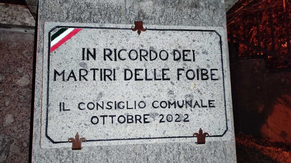 Targa in memoria dei Martiri delle Foibe posata a Oriolo