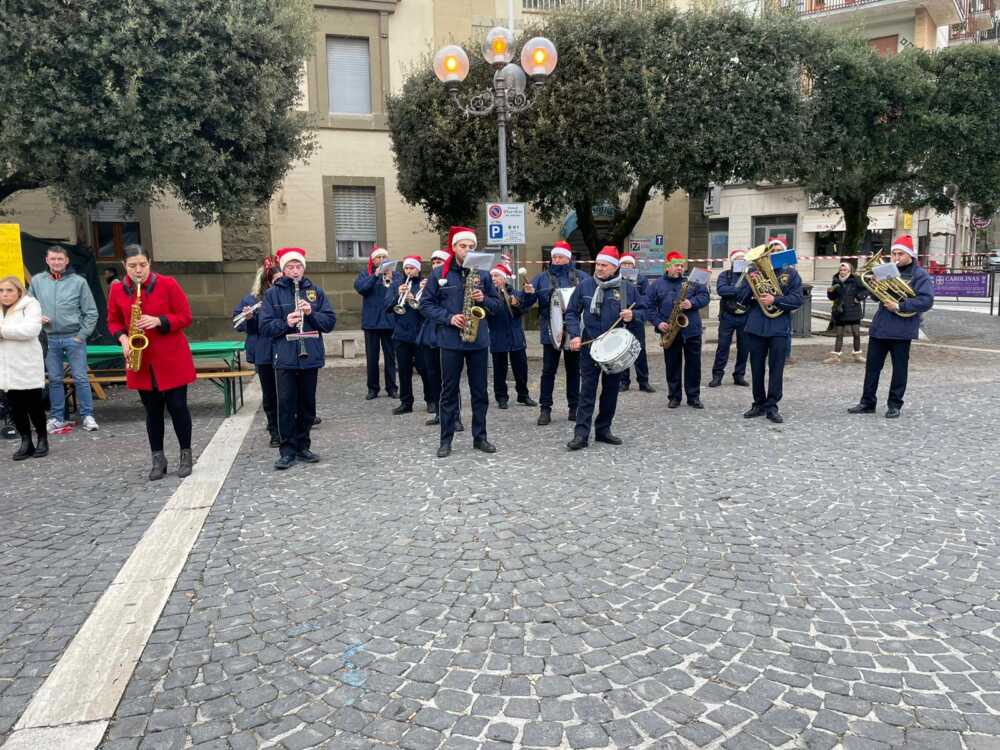 banda apre il villaggio di babbo natale a Tolfa