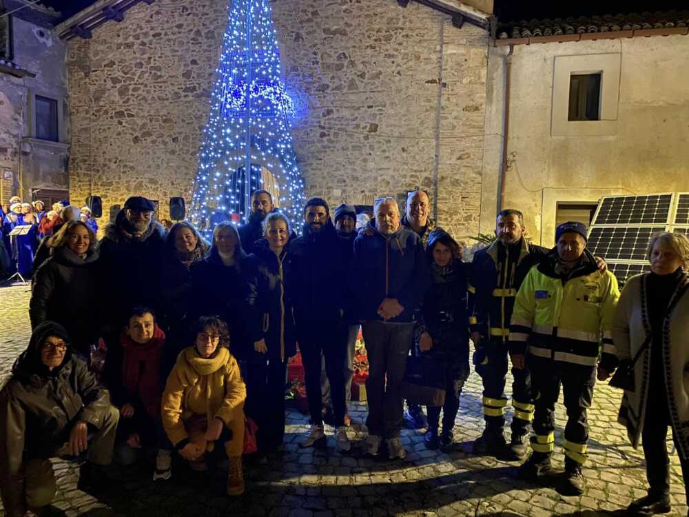 borgo del Sasso accensione albero