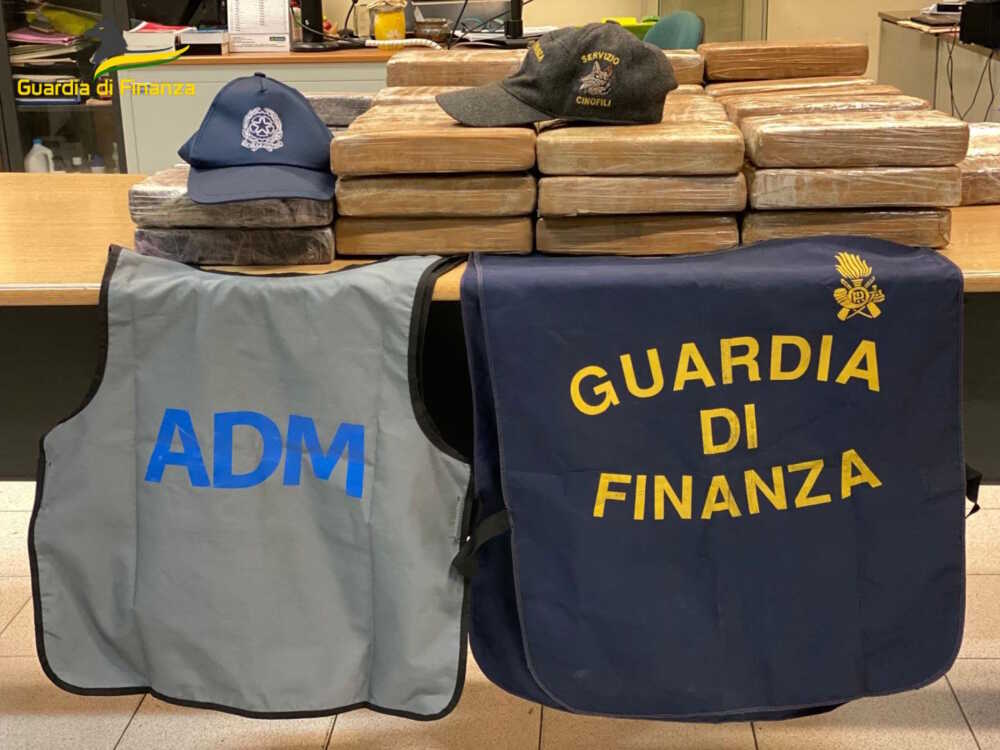finanza dogane Kg_72 cocaina civitavecchia
