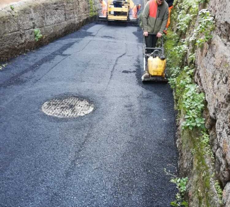 Borgo di Ceri, totalmente riasfaltata la strada di accesso