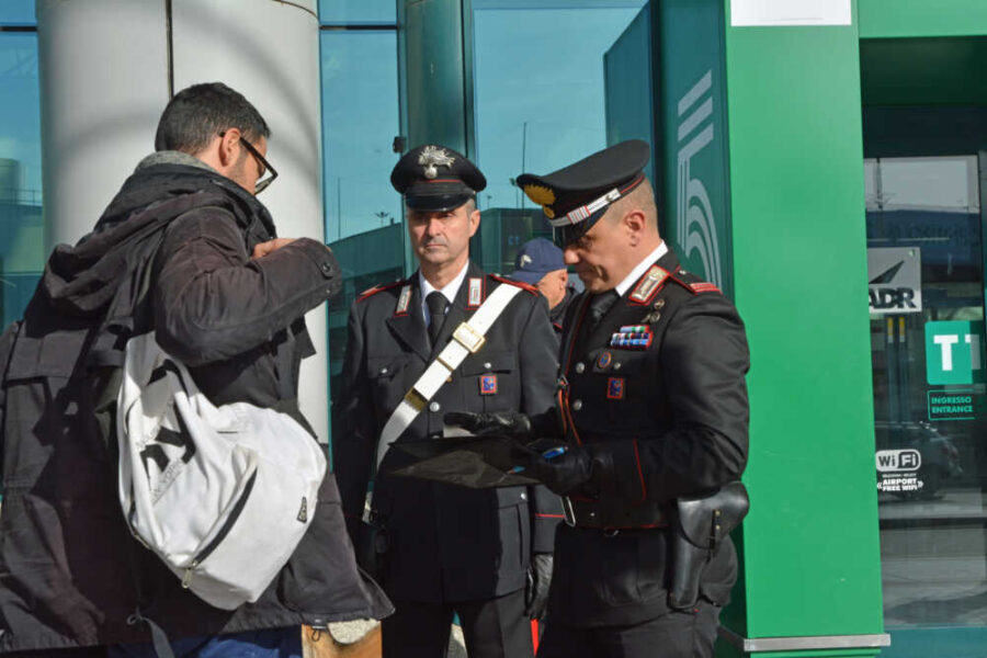 CP AEROPORTI - Controlli dei Carabinieri all'Aeroporto Leonardo Da Vinci di Fiumicino (2)