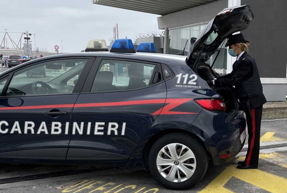 Controlli dei Carabinieri all’aeroporto di Fiumicino, 4 persone denunciate e 5 ncc abusivi sanzionati