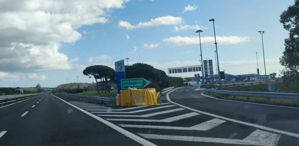 area servizio tirreno ovest a12 autostrada area servizio tirreno ovest a12 autostrada
