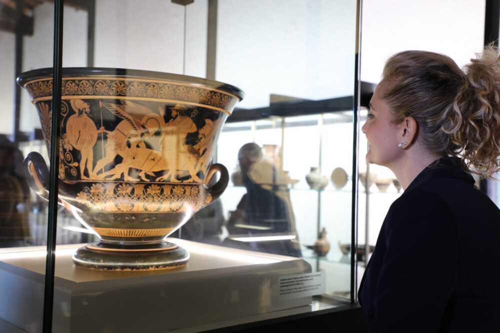 cratere vaso eufronio gubetti cratere vaso eufronio gubetti