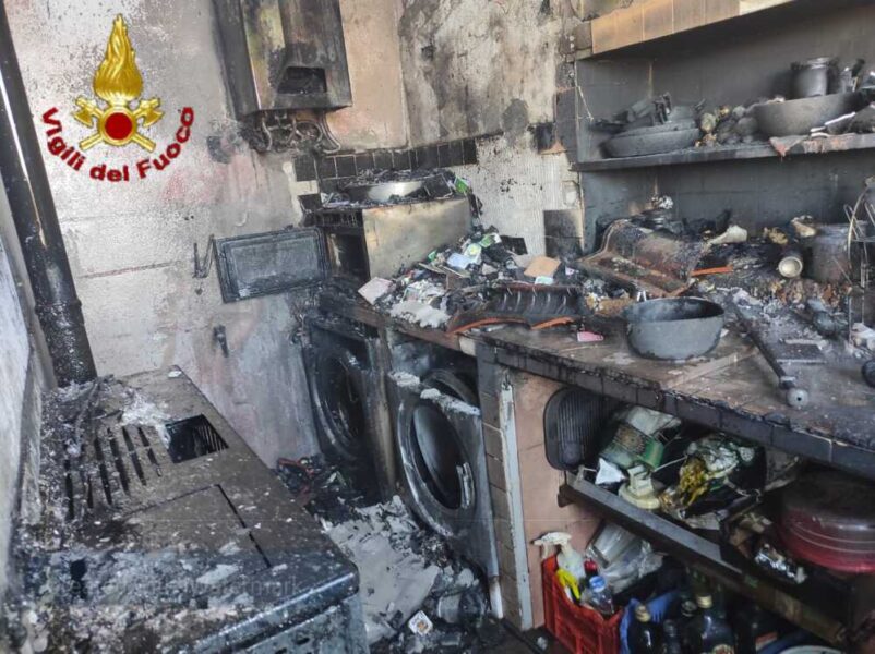 incendio villetta vvf vigili fuoco pompieri 2