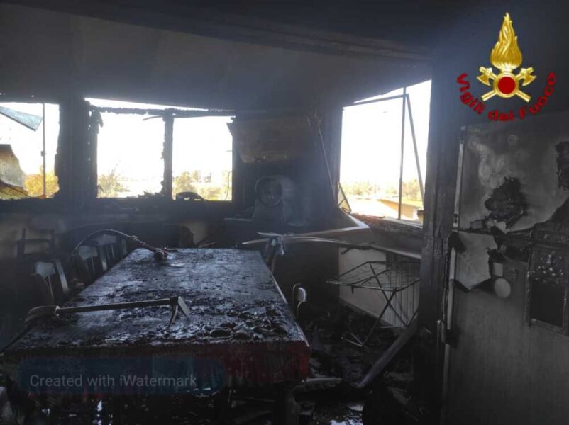 incendio villetta vvf vigili fuoco pompieri 2