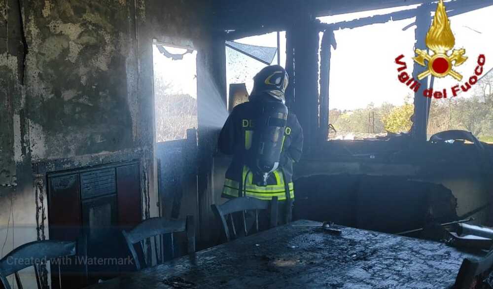 incendio villetta vvf vigili fuoco pompieri 2