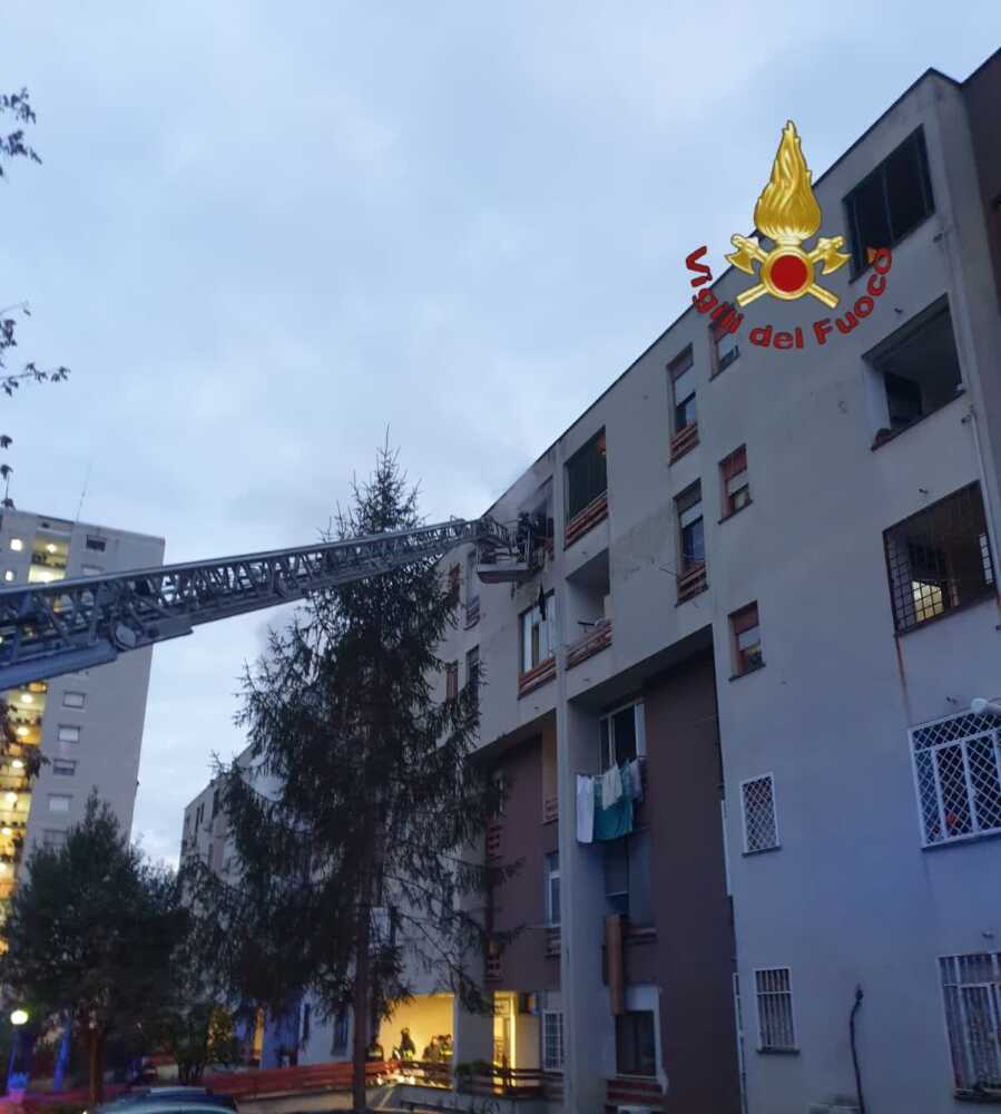 vvf vigili fuoco pompieri autoscala incendio appartamento vvf vigili fuoco pompieri autoscala incendio appartamento
