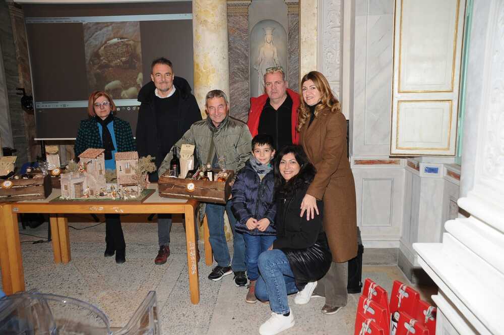 Cerimonia di premiazione del concorso fotografico Presepe in famiglia (1) presepe in famiglia tarquinia premiazione