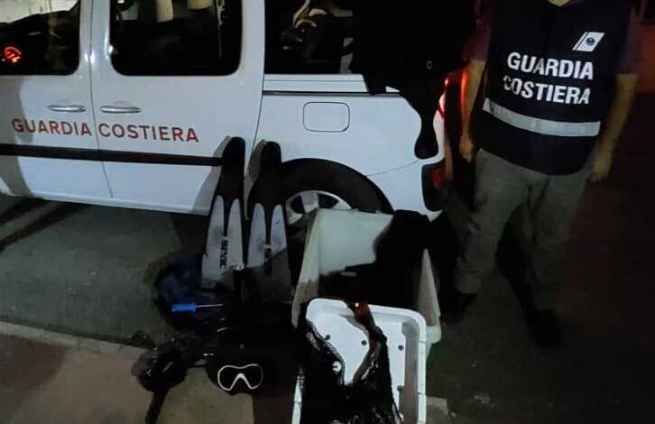 Pescatori di frodo al porticciolo di Santa Marinella: la Guardia Costiera rigetta in mare 13mila ricci