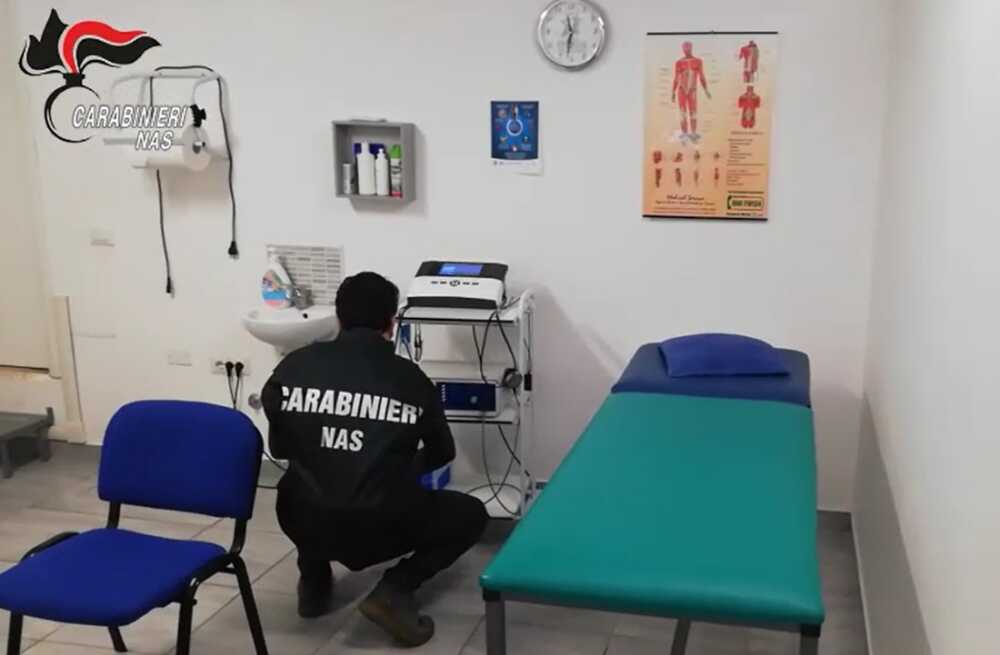 Chiede di rifarsi il naso e muore, i Nas di Roma applicano due misure cautelari