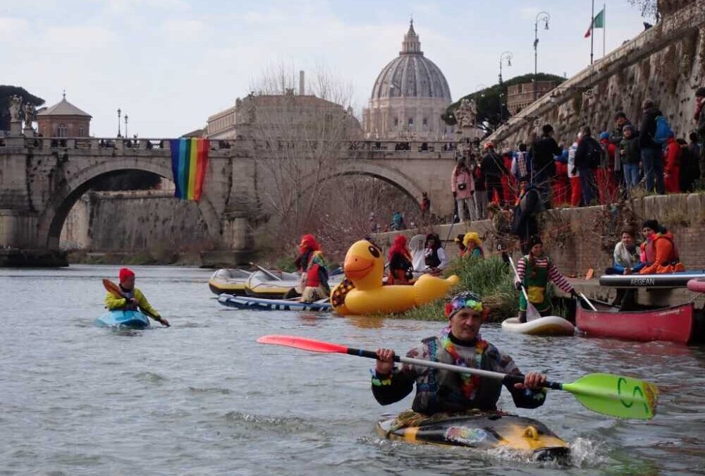 Tutti in maschera sul fiume di Roma, domenica torna il “Carnevale tiberino”