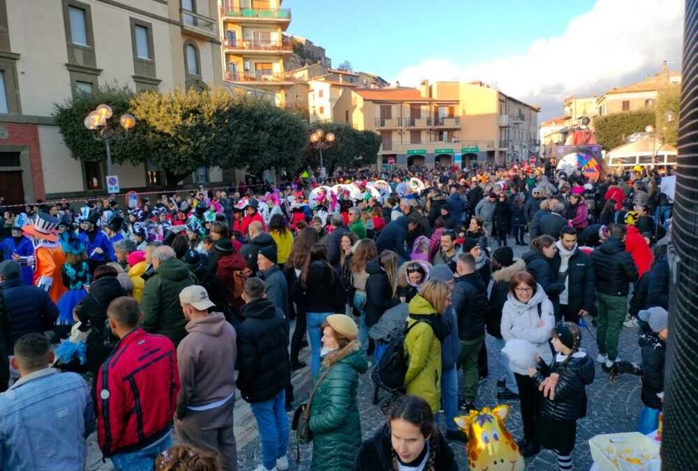 Carnevale a Tolfa, la sfilata dei carri rinviata a domenica