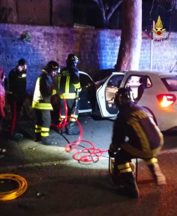 incidente vvf carabinieri vigili fuoco pompieri