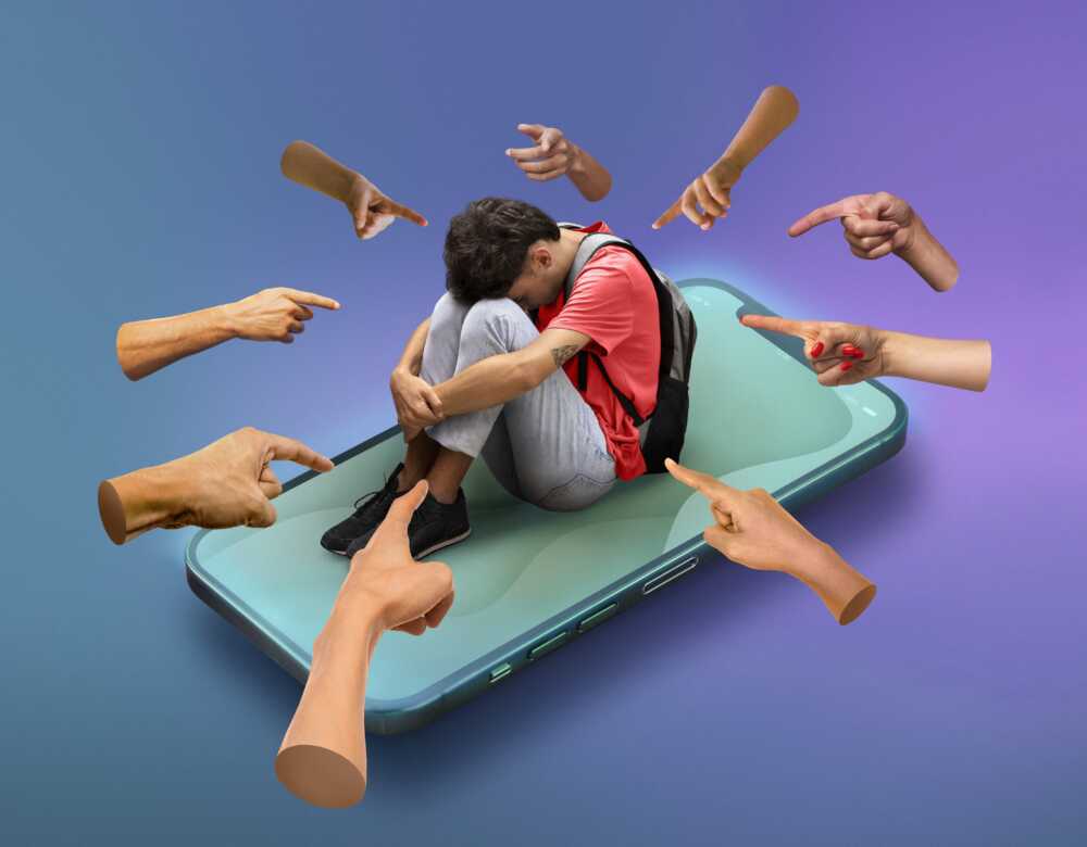 vittima-di-cyberbullismo-sullo-smartphone